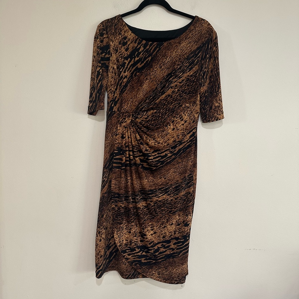 Women’s brown and black wrap dress. Short sleeve. Midid dress.